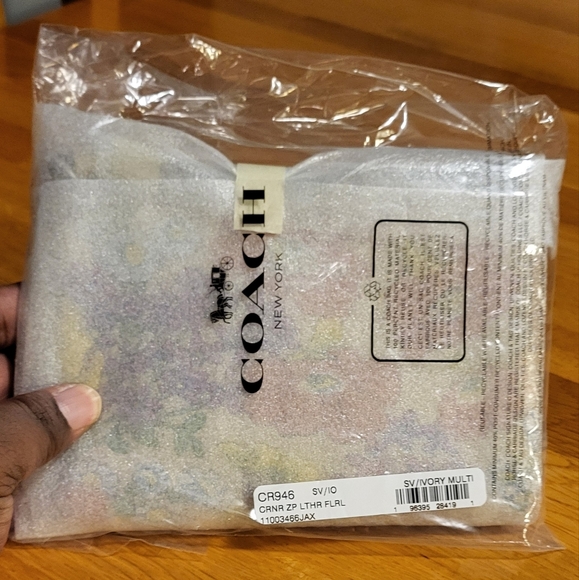 Coach Zip Wristlet With Floral Print - Picture 10 of 10